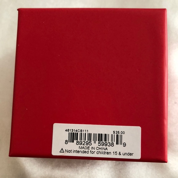 Betsey Johnson Silver Tone & Acrylic Snowflake Stud Earrings Crystal Accents NIB - Picture 11 of 11